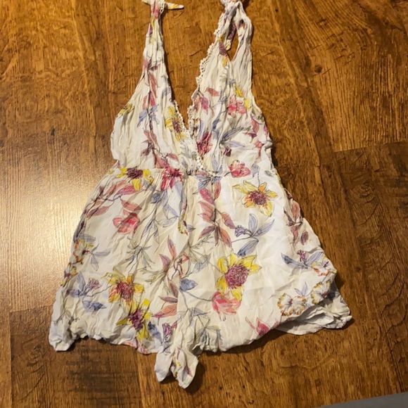 La Hearts Pants - - White L.A. Hearts Romper. Size S
